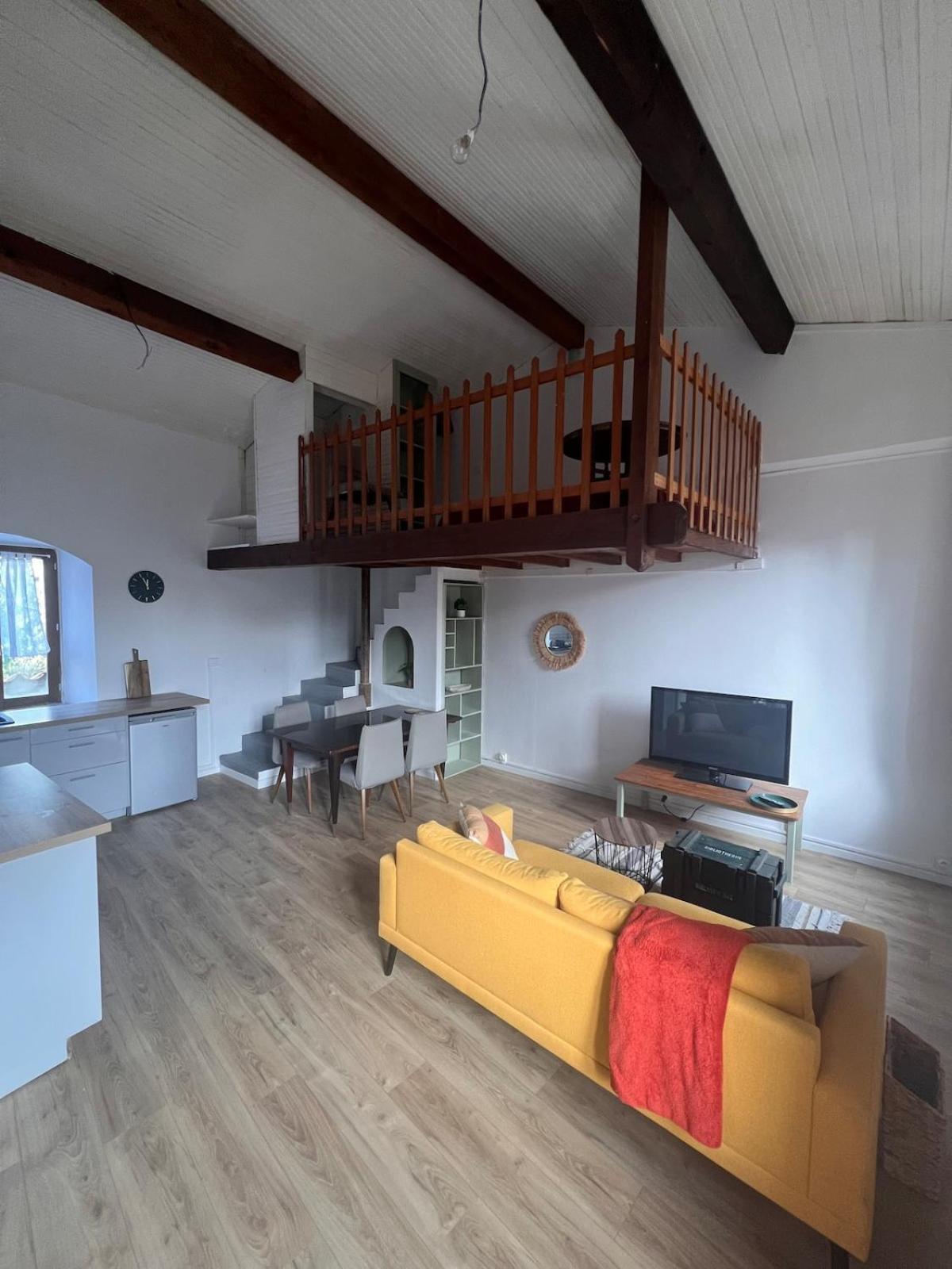 Studio With Mezzanine Prades  Luaran gambar